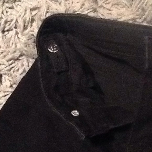 Black Ripe Shorts - Picture 3 of 4